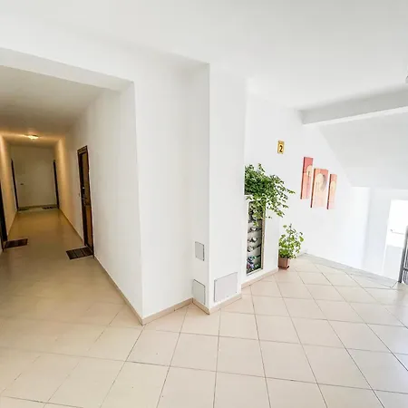 1 Bedroom 906 *