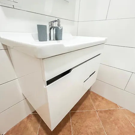 1 Bedroom 906 * Durrës