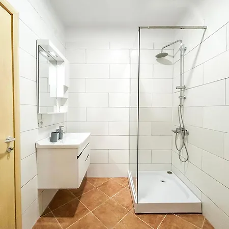 1 Bedroom 906 *