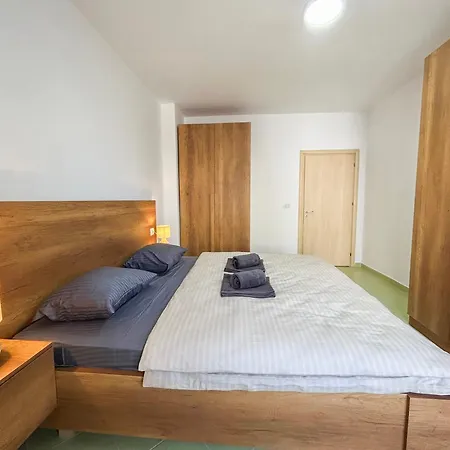1 Bedroom 906 *
